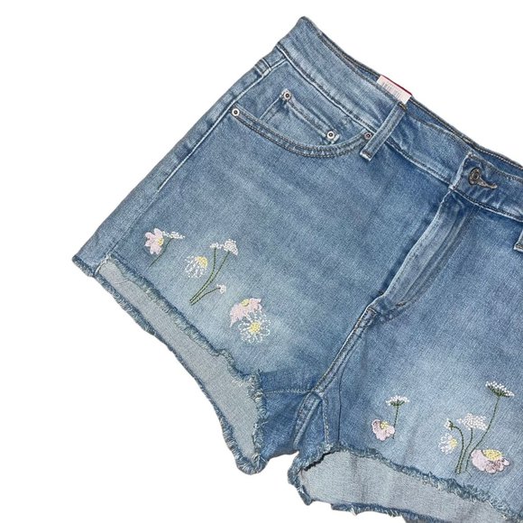 NWT Levis Womens High Rise Shorts 31 Light Wash Distressed Embroidered Flowers - Picture 2 of 7